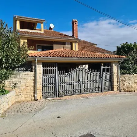 Lägenhet Pool House Pula