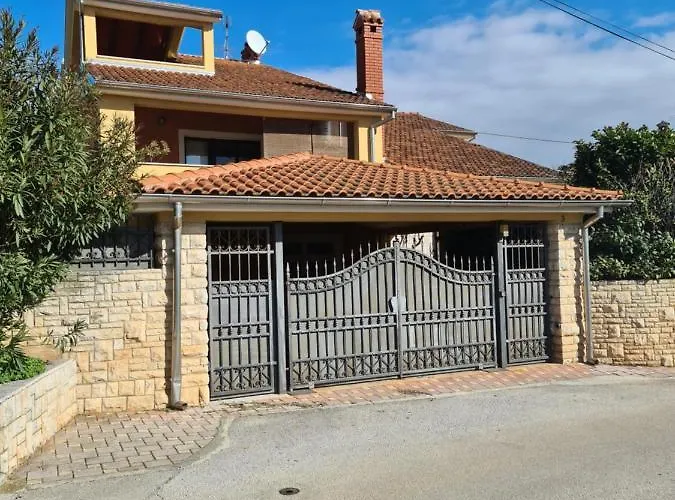 Apartment Pool House Pula